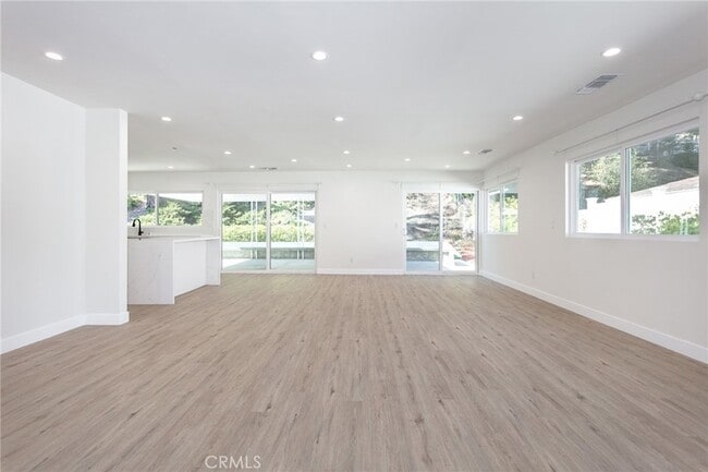 Building Photo - 6419 Valley Cir Terrace