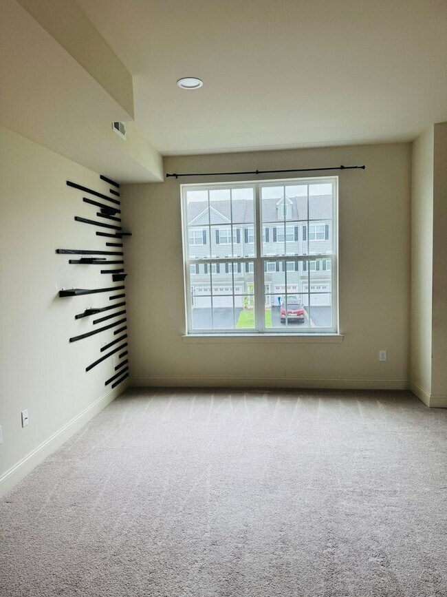 Building Photo - Spacious 3BR Townhome in Middletown