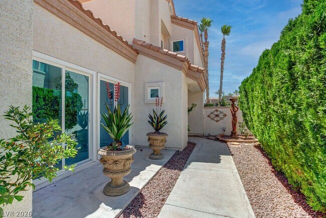 Building Photo - 8953 Diamond Falls Dr