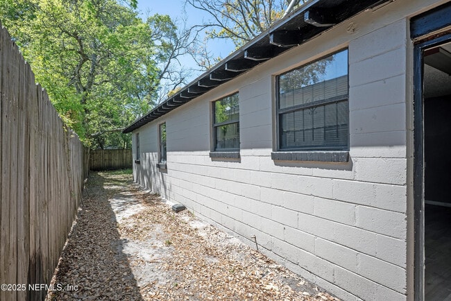 Building Photo - 4114 Moncrief Rd