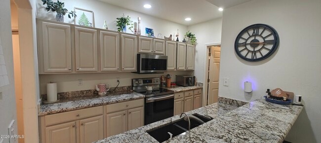 Building Photo - 13600 N Cambria Dr