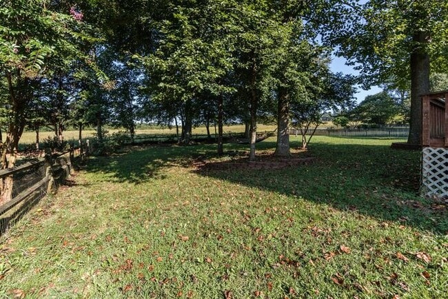 Building Photo - 3BD/1BA Home in Hickory
