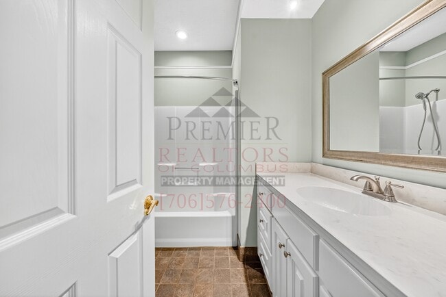 Building Photo - 7005 Robin's Nest Dr