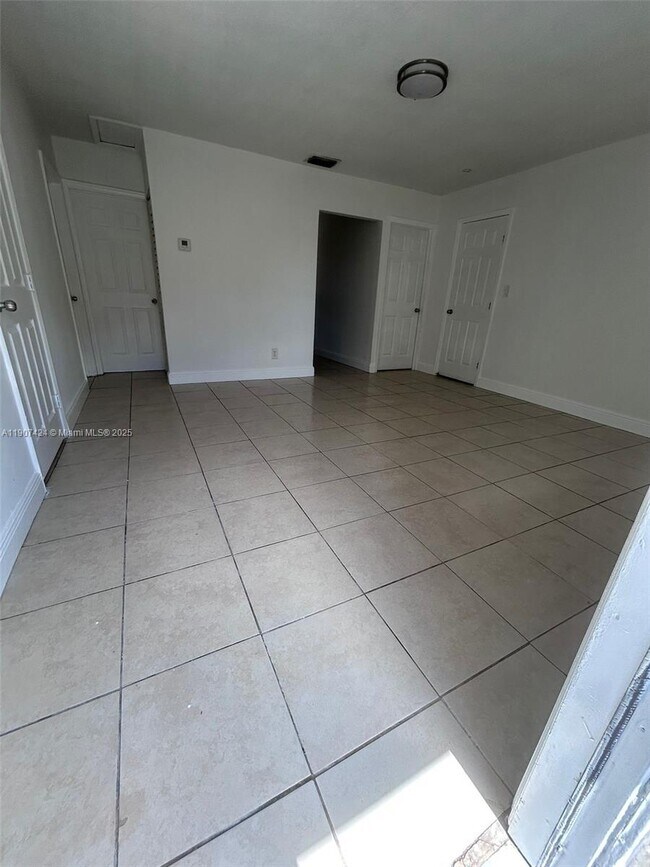 Primary Photo - 2780 NW 14th St