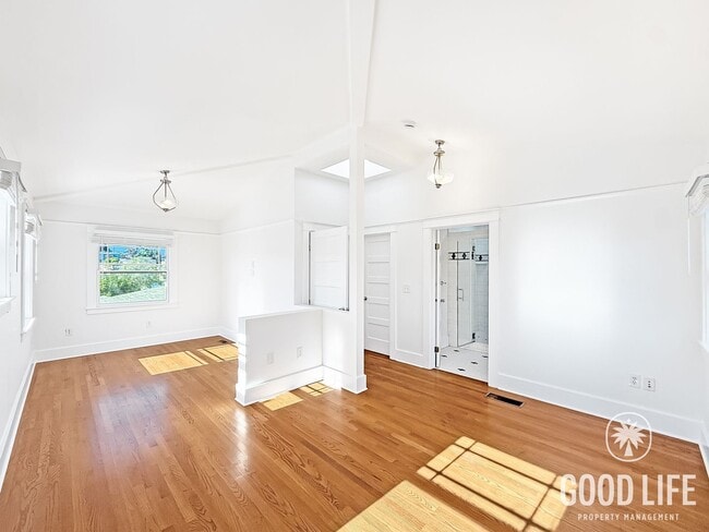 Building Photo - Alabama St