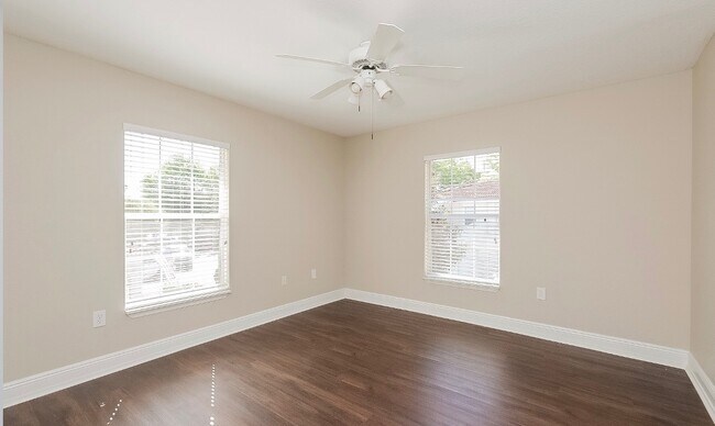 Building Photo - 710 Mission Ln