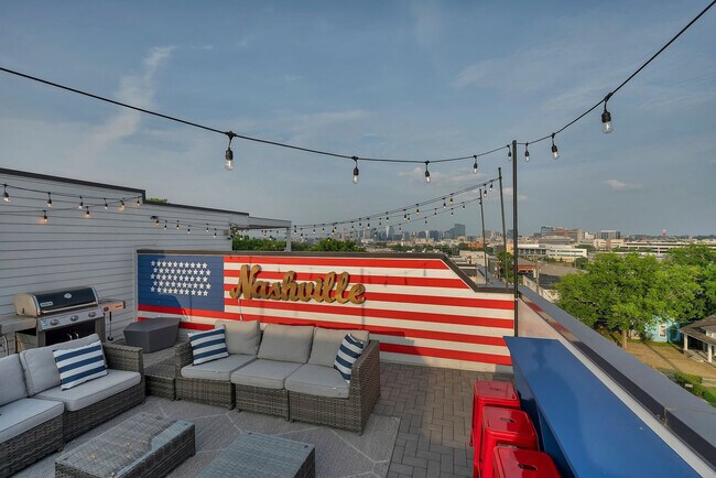 Building Photo - 2716 Delaware Ave