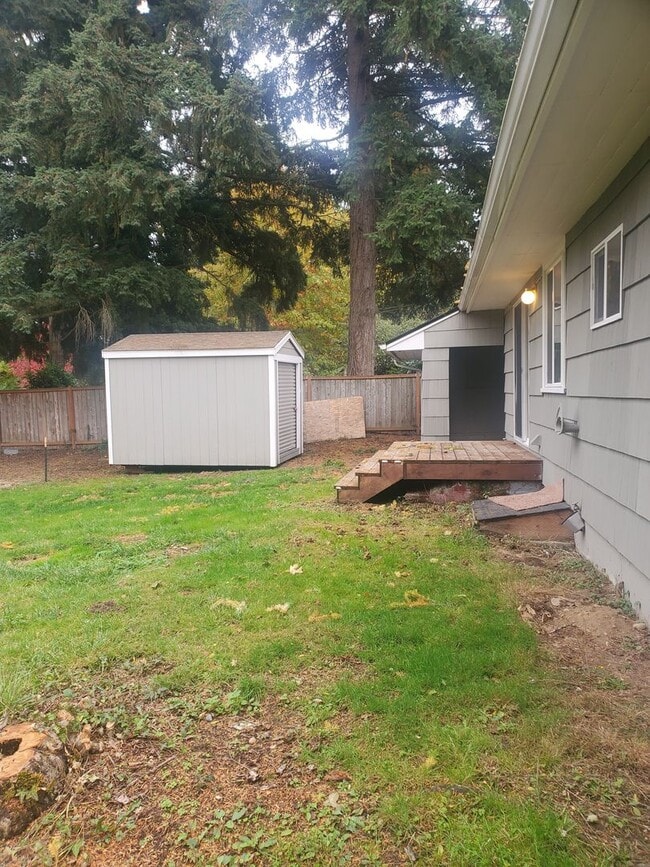 Building Photo - 2 bdrm, 1 bath house $1895 rent,