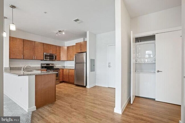 Building Photo - 131 Bridge Street Unit 1B-2-2420