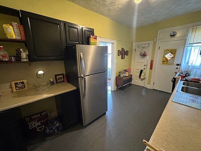 Building Photo - 2843 W Garrison Ave