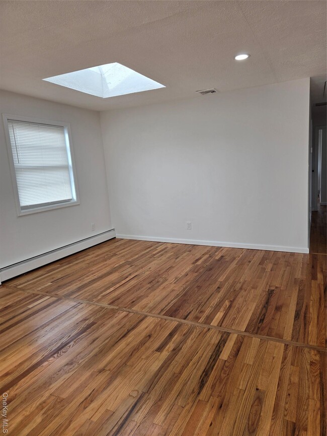 Building Photo - 25 Johnson Pl