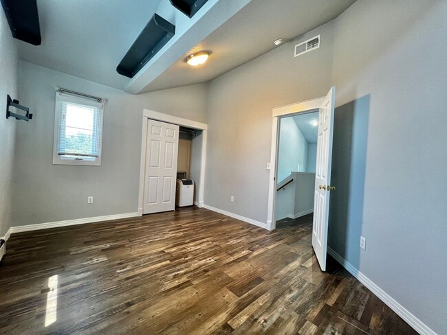 Building Photo - 3 Bed, 3 Bath Townhome in Fort Collins!