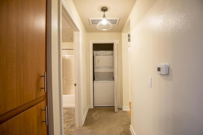 Building Photo - 1400 Broadway