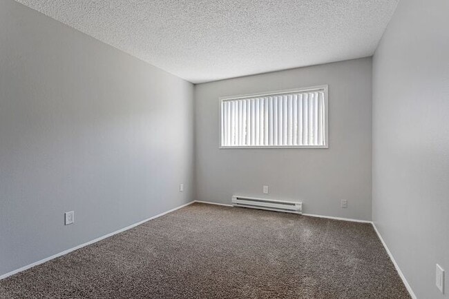 Building Photo - Amazing 3 bedroom available soon! Apply NOW!! 503-664-4101