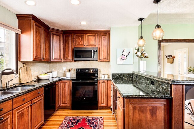 Building Photo - $0 DEPOSIT OPTION! TRADITIONAL BRICK HOME – 4 BED / 2 BATH IN WASH PARK