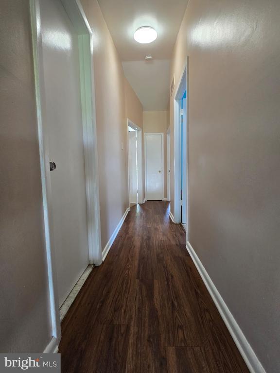 Building Photo - 647 Artwood Dr
