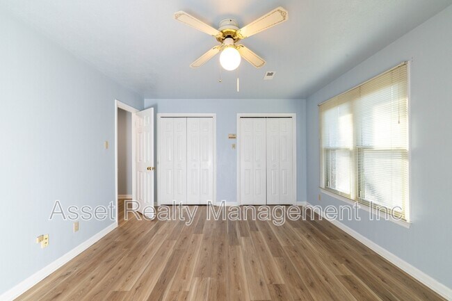 Building Photo - 136 Durwood Rd