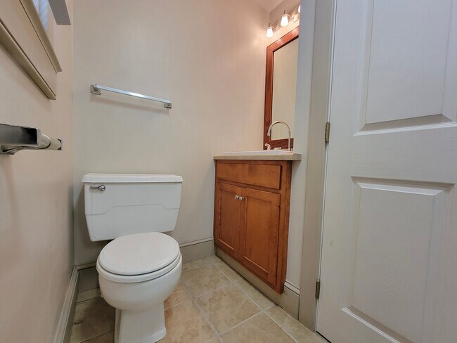 Building Photo - 271 W Main St