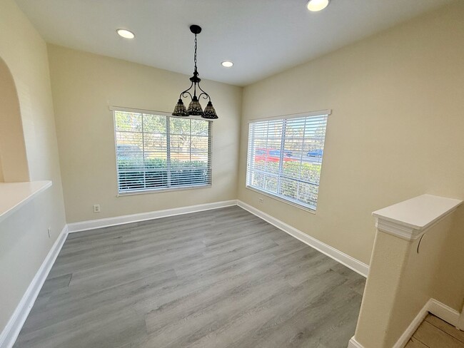 Building Photo - Three Bedroom Townhome in Heritage Harbour