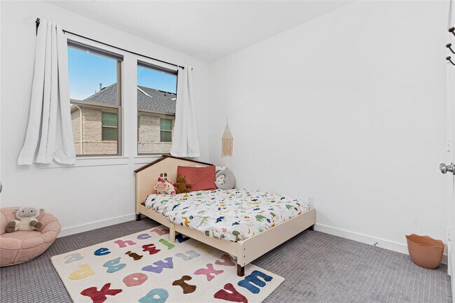 Building Photo - 233 Bridgewater Ave