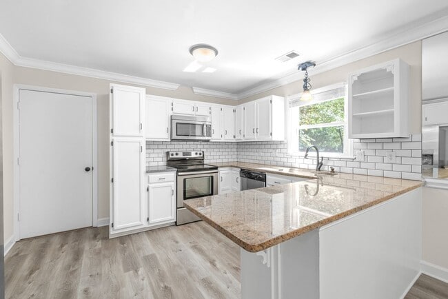 Building Photo - (Coming Soon) Beautiful Ranch Home in South Charlotte