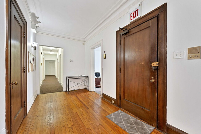 Building Photo - 1347 E Hyde Park Blvd