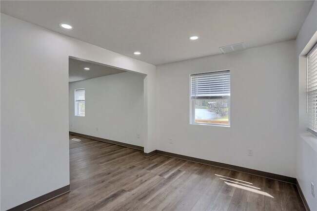 Building Photo - 153 Kathleen Dr