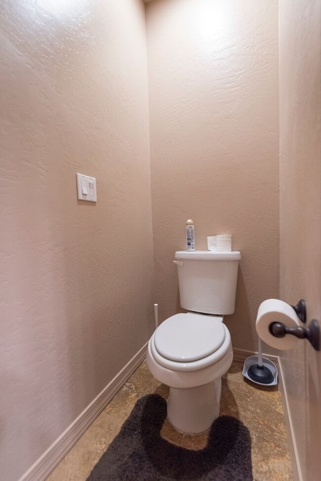 Building Photo - Furnished or Unfurnished, 1 Year Minimum -...
