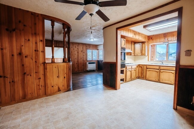 Building Photo - 122 Brennan St