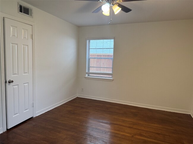 Building Photo - 4013 Newshire Dr