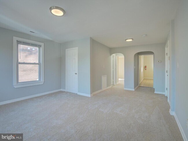Building Photo - 351 Parkland Pl SE