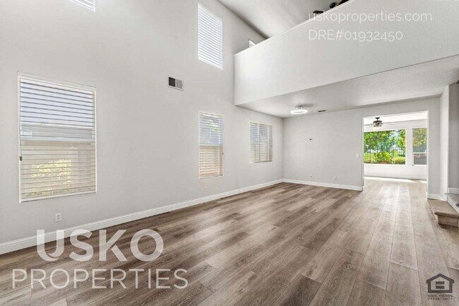 Building Photo - "Spacious 4-Bedroom Retreat with 2.5 Baths...