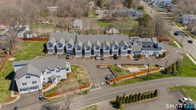 Building Photo - 2455 Boston Post Rd