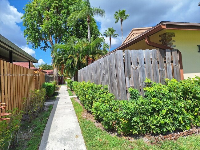 Building Photo - 4322 Woodstock Dr