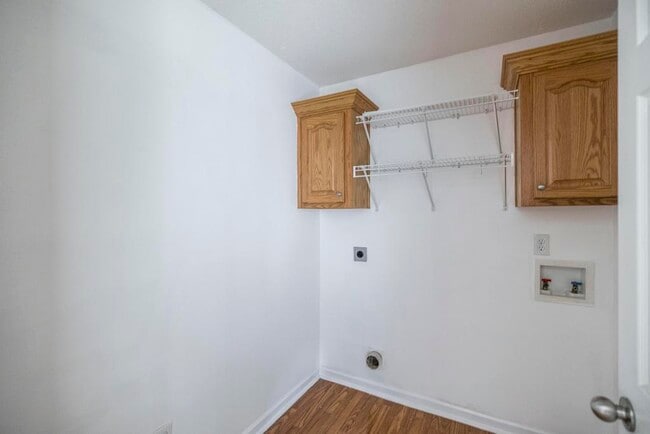 Building Photo - 205 Wembley Dr