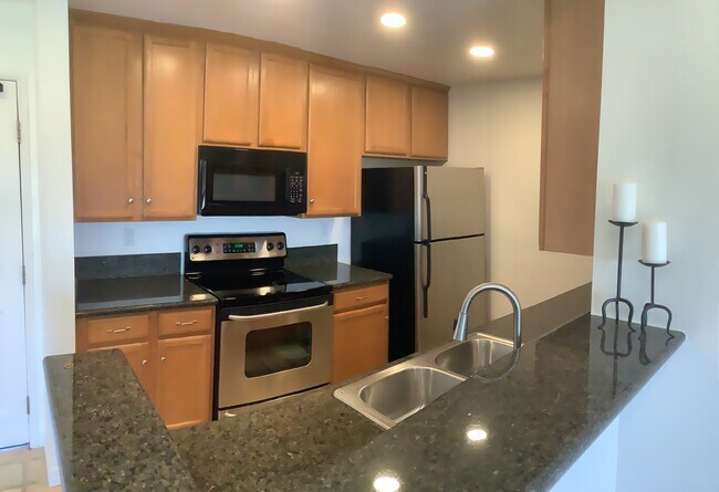 Building Photo - 7120 Shoreline Dr
