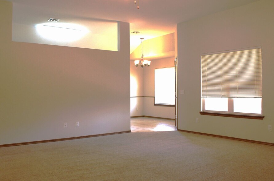 Building Photo - 2720 SE 95th St