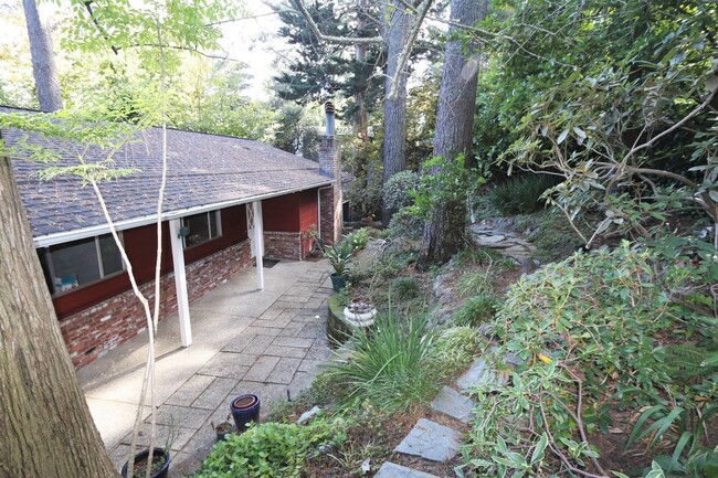 Building Photo - Mid-Century 3 Bedroom Montclair Home