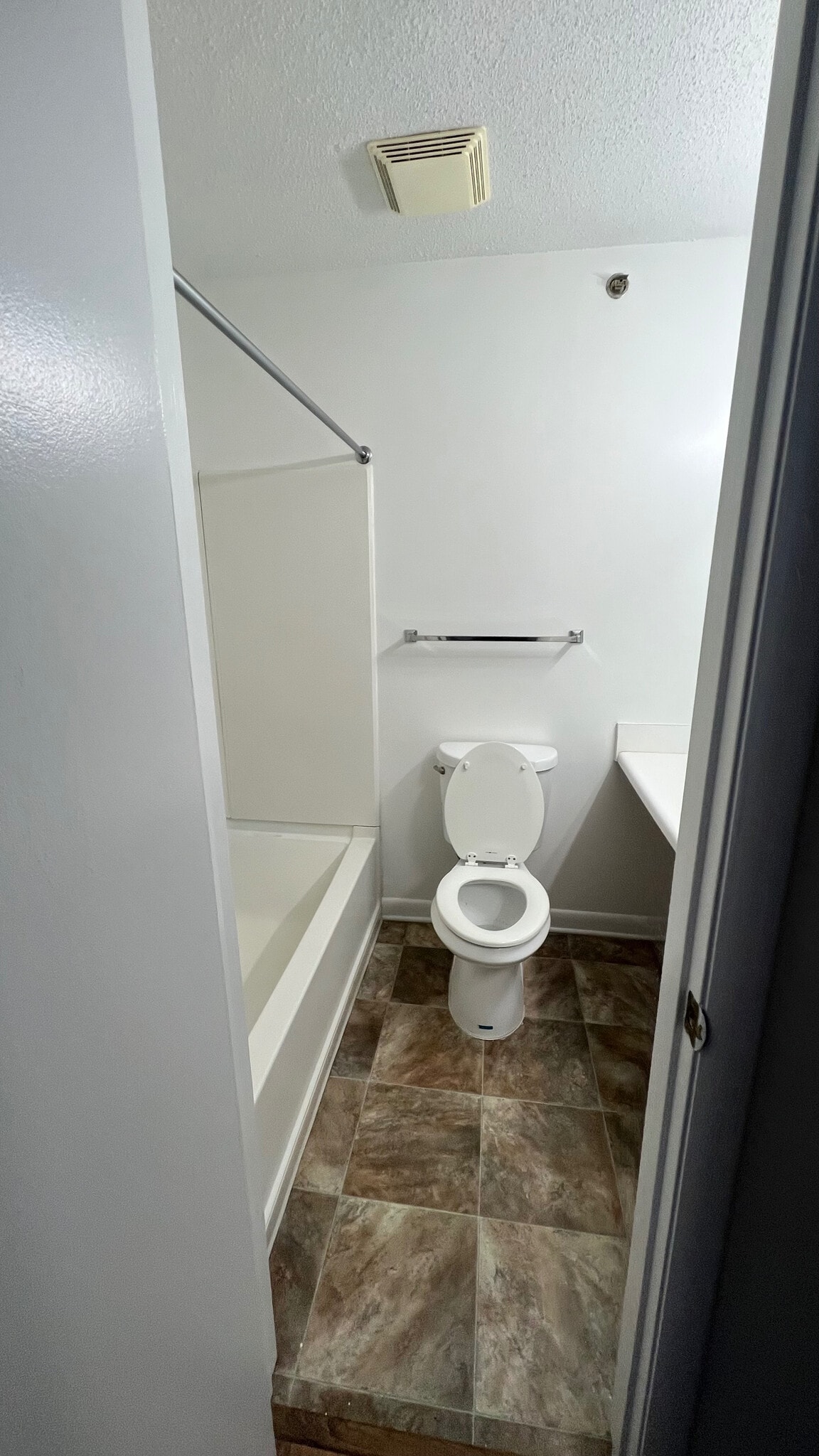 Building Photo - Room in Condo on Collegiate Cir