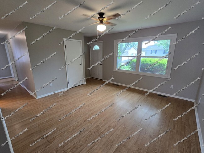 Building Photo - Updated 4 Bedroom