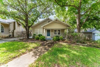 Building Photo - Alamo Heights Cottage