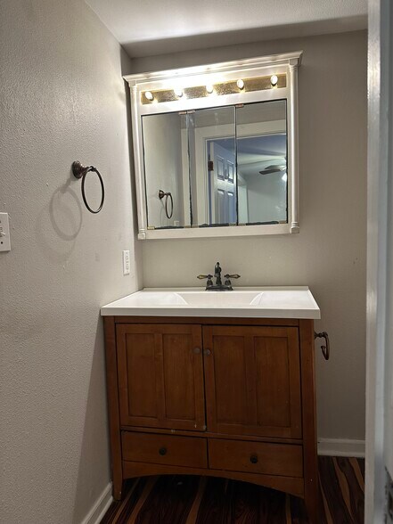 Building Photo - 1704 Avondale St