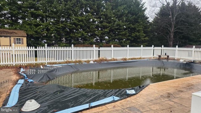 Building Photo - 8744 Valley Dr