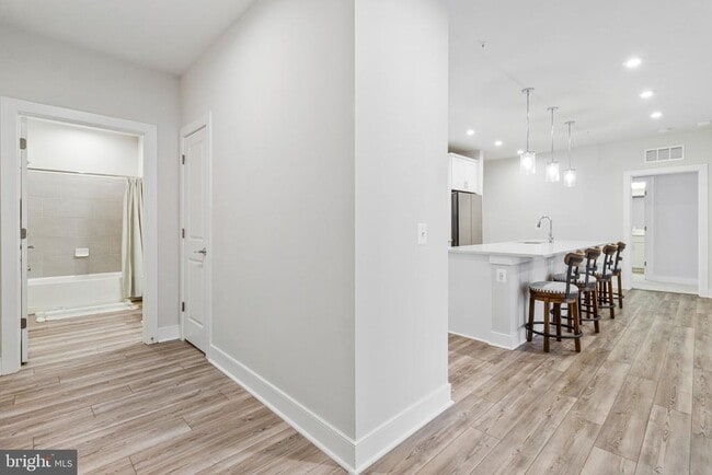 Building Photo - 102 St Ives Pl