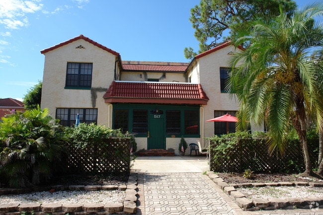 Building Photo - 517 Menendez St