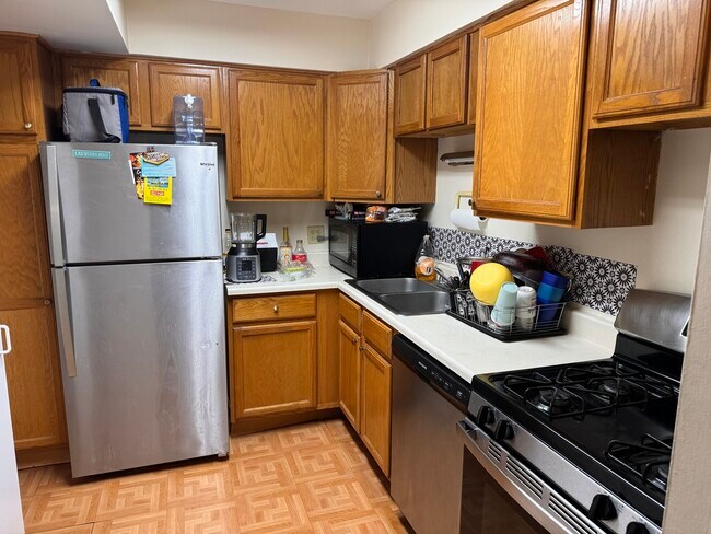 Building Photo - 1461 E Winslowe Dr