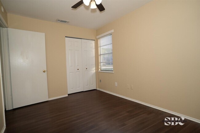 Building Photo - BIG HOME IN GARDEN VALLEY AREA OF SHREVEPORT