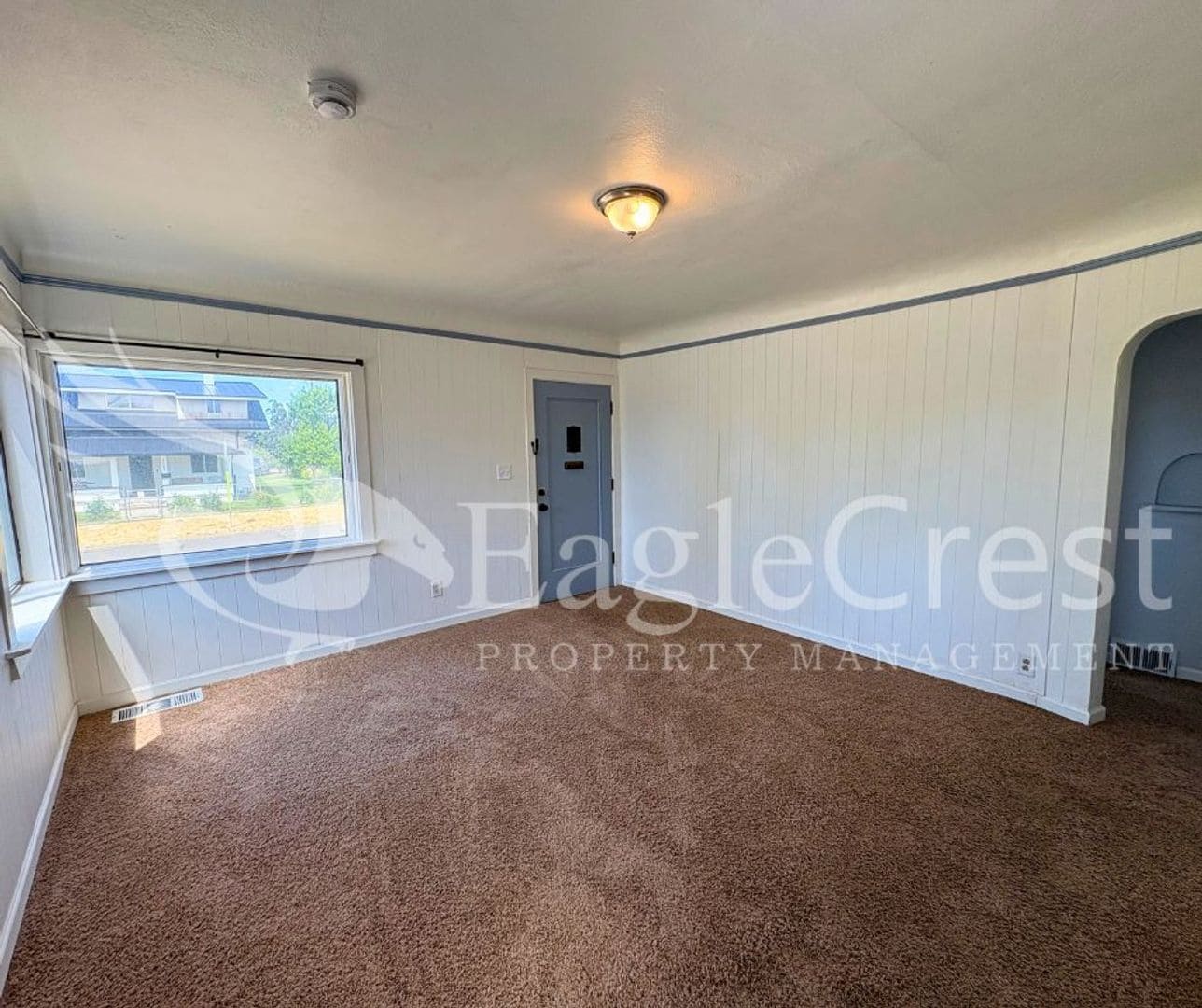Building Photo - Charming 2-Bedroom Home with Modern Finishes & Open Yard