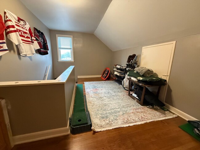 Building Photo - Stunning 5 Bed 2 Bath House Located in the...