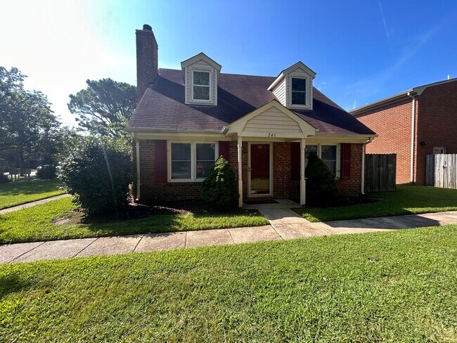 Primary Photo - 245 Loch Cir